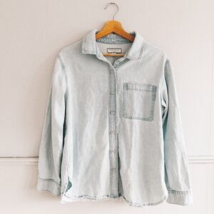 BAGATELLE COLLECTION > Raw Hem Denim Shirt